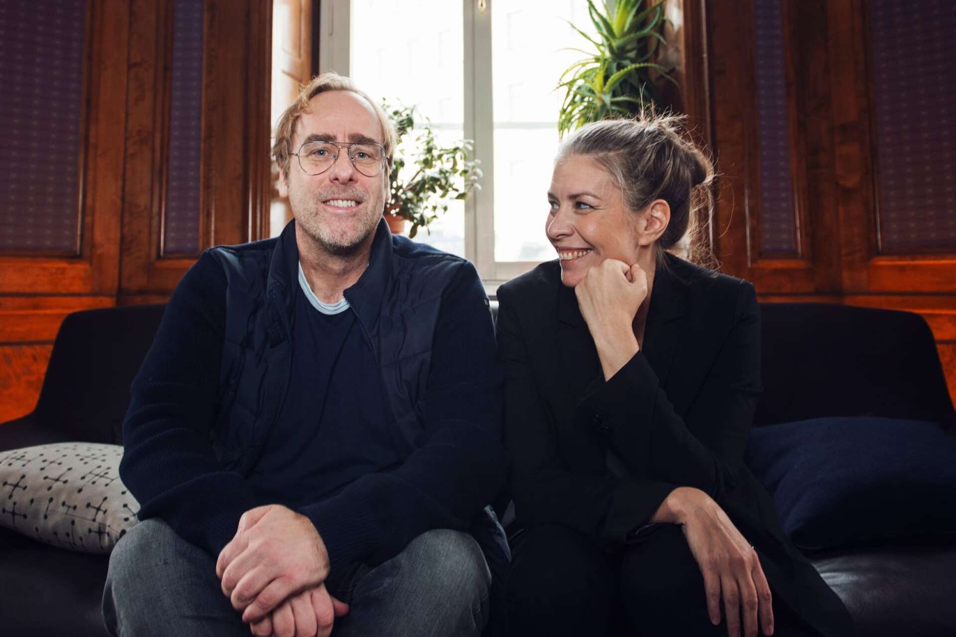 Ulf Malmros tillsammans med frun och filmkollegan Jaana Fomin. De har bland annat gjort filmen &quot;Flykten till framtiden&quot; tillsammans. 