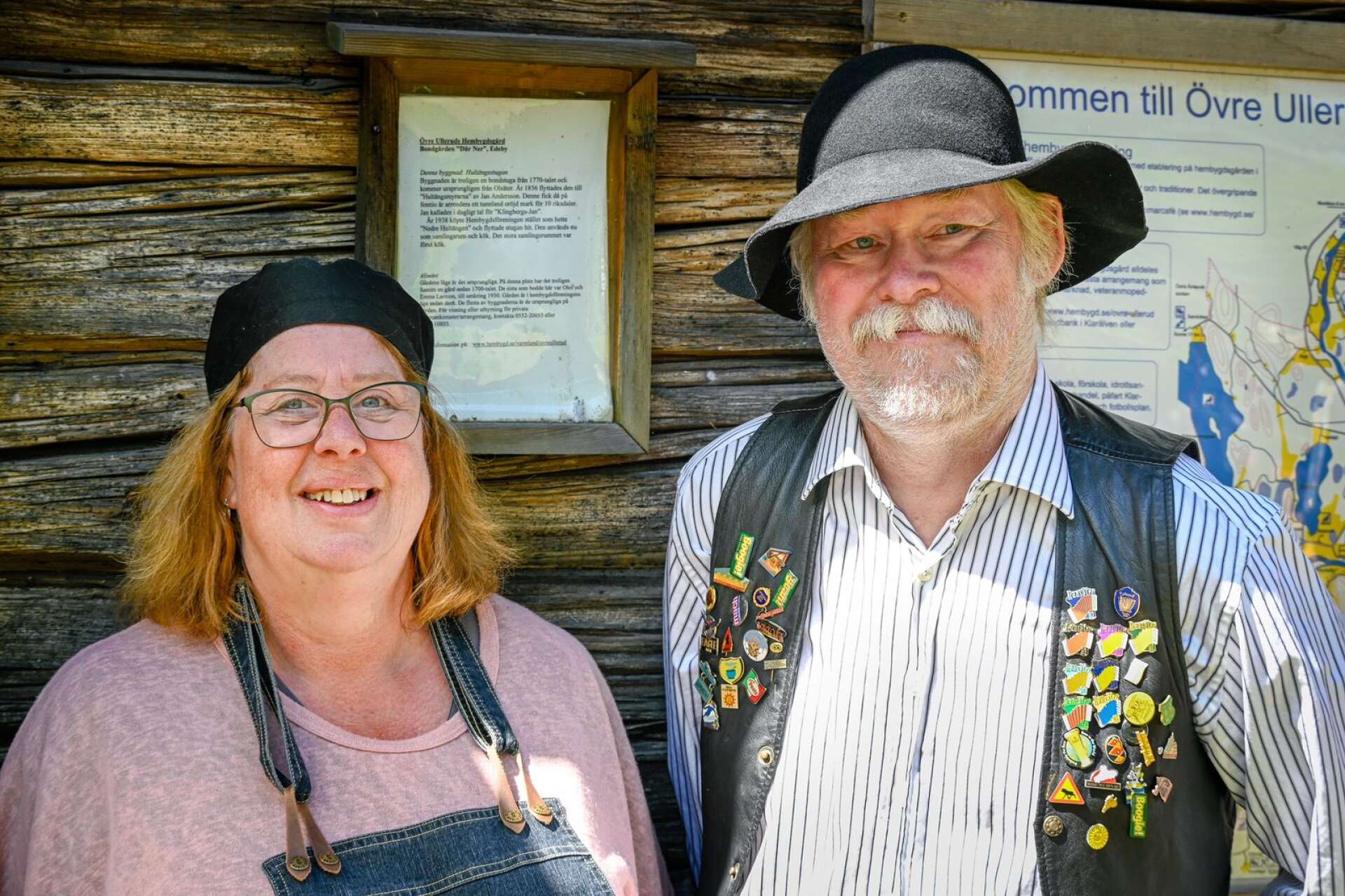 Övre Ulleruds Hembygdsförening som arrangerat marknaden, är mer än nöjda över årets upplaga som slagit flera rekord. Från vänster ordförande Elisabeth Byström och kassören Peter Lingman.
