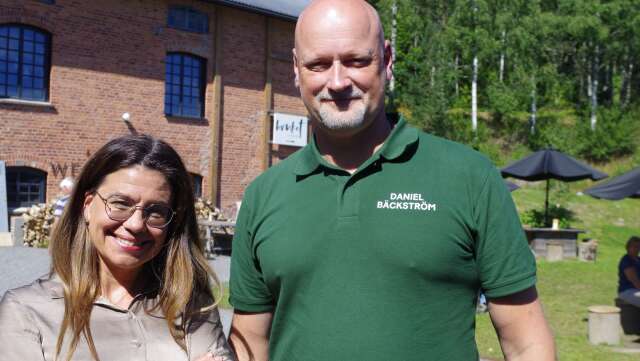 Riksdagsledamöterna Helena Lindahl och Daniel Bäckström, båda med stor erfarenhet av och stort intresse för näringslivs och landsbygdsfrågor. De är nu inne i en intensiv period med massor av besök runt om både lokalt, regionalt och nationellt för sitt parti inför valet.